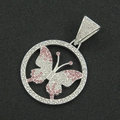 Macro del ciondolo a farfalla ghiacciata con pietre rosa e bianche in una cornice circolare - Tono Argento Con Farfalla in Strass Rosa Ciondolo Solo (Senza Catena)