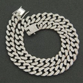 Dettaglio della catena cubana argento 13mm con strass pavé e chiusura a scatola elegante - Collana Argento-16inch