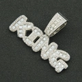 Detail eines Hip-Hop KING-Buchstabenanhängers in Silber mit funkelnden Strasssteinen - Anhänger Ohne Kette - Silber (KING)