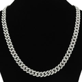 Dettaglio catena cubana argento 9mm con strass incastonati su espositore nero da collo - Argento (Strass Bianco) (22 Pollici)