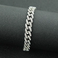 Dettaglio del bracciale a catena cubana da 9mm con cristalli argentati scintillanti - Argento (Strass Bianco)