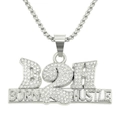 Primer plano de colgante hip hop plateado con cristales B2H y grabado Born Hustle en base - Estilo de Letra B2H / Plateado