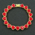 Bracciale a catena dorata con cristalli rossi a forma di cuore e chiusura a scomparsa - 8 pollici / Oro (Bracciale)