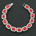 Dettaglio macro del bracciale in argento con pietre rosse rettangolari e pavé di diamanti - Argento (Bracciale) / 8 pollici