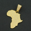 Dettaglio del ciondolo hip hop mappa Africa dorato con cristalli bianchi incastonati - Forma di Mappa / Pendente Singolo - Oro (Mappa)