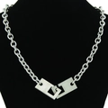 Unisex roestvrijstalen ketting met in elkaar grijpende geometrische hangers op een buste - Zilveren Geometrische Ketting