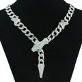 Macro-detail van zilveren Cubaanse ketting met strass vlinder en slangenhanger - Zilver