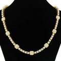 Collier hip hop glacé avec base dorée et strass blancs sur un buste noir - 20inch / Doré