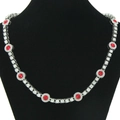 Dettaglio della collana argentata con pietre rosse tonde e cristalli bianchi pavé - Collana / 20inch / Argento
