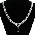 Collana a catena cubana argentata con ciondolo a stella su un busto per gioielli nero - Collana con Ciondolo a Stella