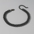 Dettaglio di cavigliera cubana nera con strass scintillanti e chiusura a moschettone - Canna di Fucile (23.5+6cm)
