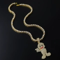 Geeiste Lebkuchenmann-Halskette mit 5mm Tennis-Kette aus vergoldetem Edelstahl und Zirkonia - Mit Halskette / Gold