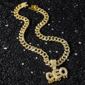 Pendentif CEO hip hop avec chaîne cubaine dorée et cristaux sertis sur sable noir - Avec Chaîne Cubaine 50cm Style 5525 / Or (CEO)