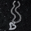 Collana cubana hip hop argentata con grande ciondolo a cuore su sfondo di sabbia nera - Con Catena Cubana da 50cm / Argento
