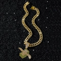 Catena cubana dorata hip-hop con ciondolo a forma di dollaro alato e pistola su sfondo nero - Catena Cubana 50cm / Oro (Ali di Dollaro)