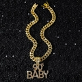 Collar hip hop con colgante 90's BABY bañado en oro y circonitas sobre fondo negro - Dorado (90's BABY) Con Cadena Cubana de 50cm