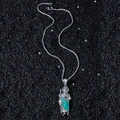 Hip hop St. Jude hanger ketting met groen emaille op een zwarte textuur achtergrond - St. Jude Met Touwketting / Zilver