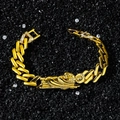 Goldenes St. Jude Hip-Hop-Armband mit poliertem Diamantverschluss und religiösem Anhänger - Armband (Statue) / Gold
