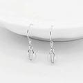 Pendientes de concha en plata de ley S925 con gancho minimalista sobre cerámica blanca - Plata 925 / Oro Blanco
