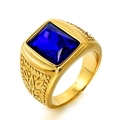 Detailopname van een vintage gouden ring met een grote vierkant geslepen blauwe edelsteen - US 7 / Goud Verguld Blauwe Zirkonia