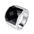 Anello vintage da uomo in acciaio inossidabile con grande gemma nera sfaccettata su bianco - US 7 / Strass Neri