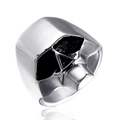 Anello a teschio in acciaio inossidabile lucido stile punk con dettagli in smalto nero - US 7 / Color Acciaio