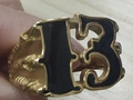Vintage Herrenring aus goldenem Edelstahl mit der Glückszahl 13 in schwarzer Emaille - US 7 / Zweifarbig (Gold & Silber)