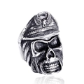 Herren Punk Totenkopfring in Silberstahl mit Offiziersmütze und oxidiertem Finish auf Weiß - US 7 / Stahlfarbe