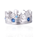Detalle de anillo de corona de plata vintage con gemas azules y patrones de cruz - US 7 / Zirconia Azul Oscuro Acero