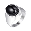 Polierter Herrenring aus Edelstahl in Silber mit einem großen ovalen schwarzen Onyx - US 7 / Silbernes Band / Schwarzer Strass