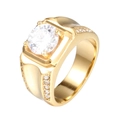 Anello da uomo in titanio dorato con grande zircone bianco e pietre d'accento laterali - US 7 / Oro