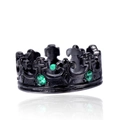 Gothic kroonring in zwart staal met groene kristallen en reliëf van kruisen - Maat 7 / Zwart/Groene Zirkonia