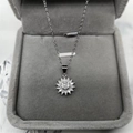 Elegante ciondolo a girasole in argento S925 con cristalli lucidi in scatola regalo - Pendente con Catena a Croce