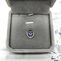 Eleganter S925 Silber Herzanhänger mit lila Zirkon in einer grauen Samtschmuckschatulle - 925er Silber / Violetter Anhänger