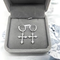 S925 Sterling Silber Kreuz Ohrringe mit funkelnden Zirkonia Steinen besetzt - Vollständiges 925 Sterling Silber / Weißgold