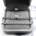 Poliertes S925 Sterling Silber Panzerarmband für Damen und Herren auf Samthintergrund - Vollständiges 925 Sterling Silber / Weißgold / 7 Zoll