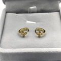Elegante goldene S925 Silber Creolen mit Zirkon Blumenanhängern in einer Schmuckschatulle - Vollständiges 925 Sterling Silber / Gold