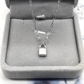 Collana con lucchetto in argento sterling S925 e catena a graffetta su velluto grigio - Argento Sterling 925 Completo / Oro Bianco