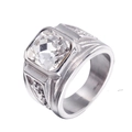 Détail d'une bague punk en acier inoxydable pour homme avec un grand cristal carré serti - Couleur Acier Zircon Blanc