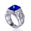 Anillo de sello punk para hombre de acero de titanio con gema azul y grabados en relieve - US 7 / Acero con circonita azul