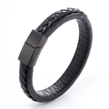 Detailansicht eines schwarzen Lederarmbands mit mattem Magnetverschluss aus Metall - Schwarze Schließe Schwarzes Leder mit Schwarzen Nähten