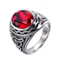 Anello vintage da uomo in acciaio inossidabile con grande gemma rossa ovale e motivi a rilievo - US 7 / Argento/Zirconia Rossa