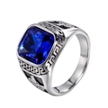 Anillo de sello para hombre plateado con piedra preciosa azul cuadrada y greca grabada - US 7 / Acero Inoxidable Color Plata Zirconia Azul