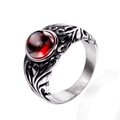 Anillo vintage de acero inoxidable para hombre con gema roja ovalada y diseño tallado - US 7 / Color Acero