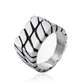 Anillo retro de acero inoxidable para hombre con banda ancha y patrón geométrico - US 7 / Color Acero Cepillado