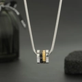 Collar de tres anillos tricolores con números romanos y cadena de serpiente - Colgante Cilíndrico Tricolor Números Romanos - Cadena de Serpiente Extendida (L885-A)