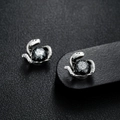 Magnetische Schlangenohrringe Sternenhimmel mit schwarzer Kugel in poliertem Silber - Sternenschwarzer Schlangenform Zirkonia-Stil (X210-H)