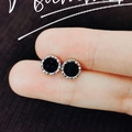 Minimalistische runde Ohrstecker mit schwarzem Onyx und blauem Sandstein in Silber - 8mm Schwarz Pink Sternenklappe Paar / Schwarz Pink