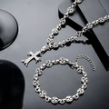 Set collana e bracciale gotici con croce d'argento e zirconi scintillanti incastonati - Combinazione Collana E Bracciale