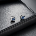 Irreguliere magnetische oorclips met blauwe emaille textuur en zilverkleurige afwerking - Magnetisch Model / Stralend Blauw